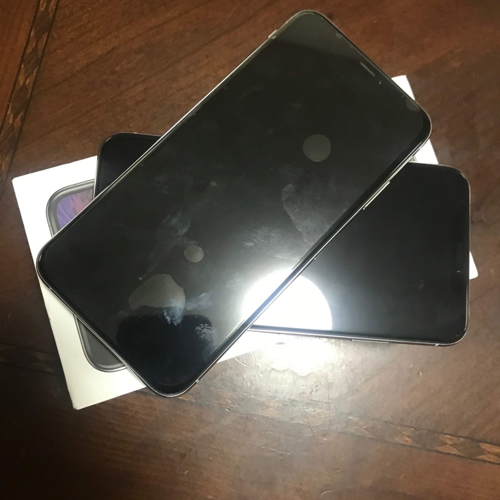 iPhone XS Max - Picture 3 of 4